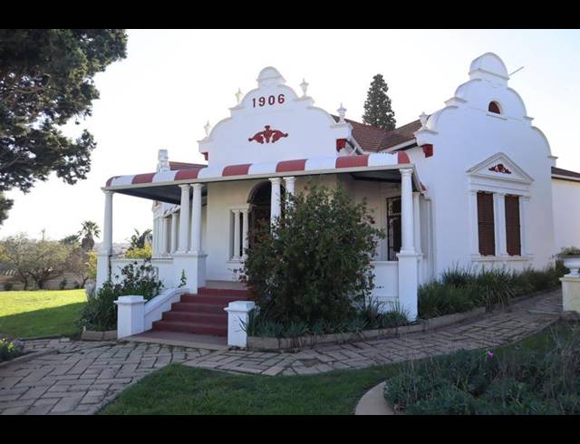 4 BEDROOM HOUSE FOR SALE IN BERGZICHT